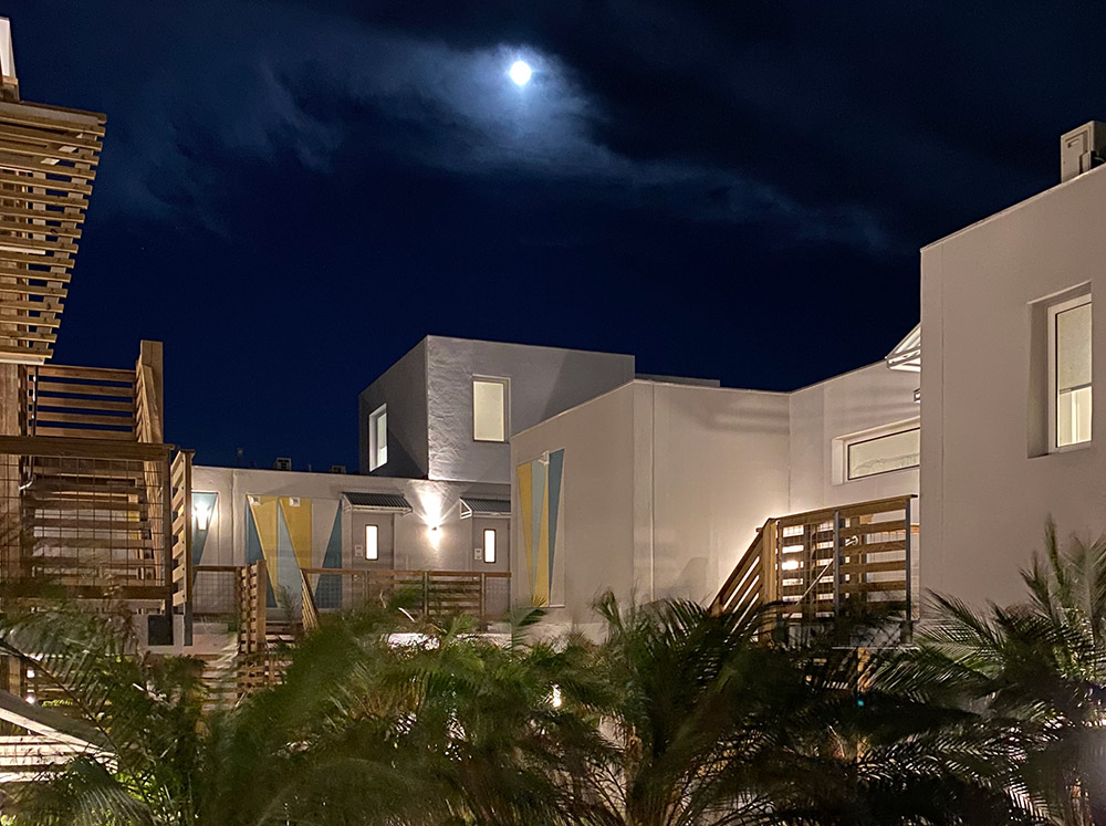 Lively Beach Surfrider courtyard with the moon